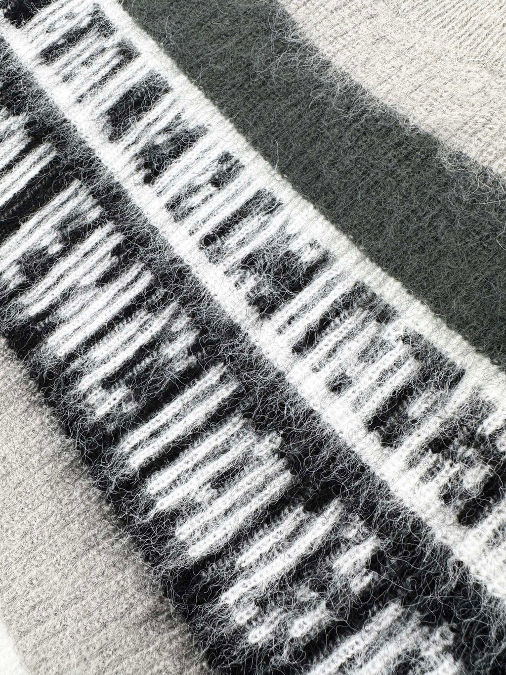 2026 new model GS logo letter stripe sweater (AA1024-B40)